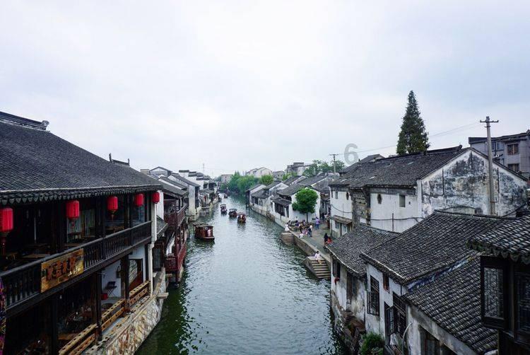 黄晓明获妈妈探班，黄妈为剧组人员做家乡美食